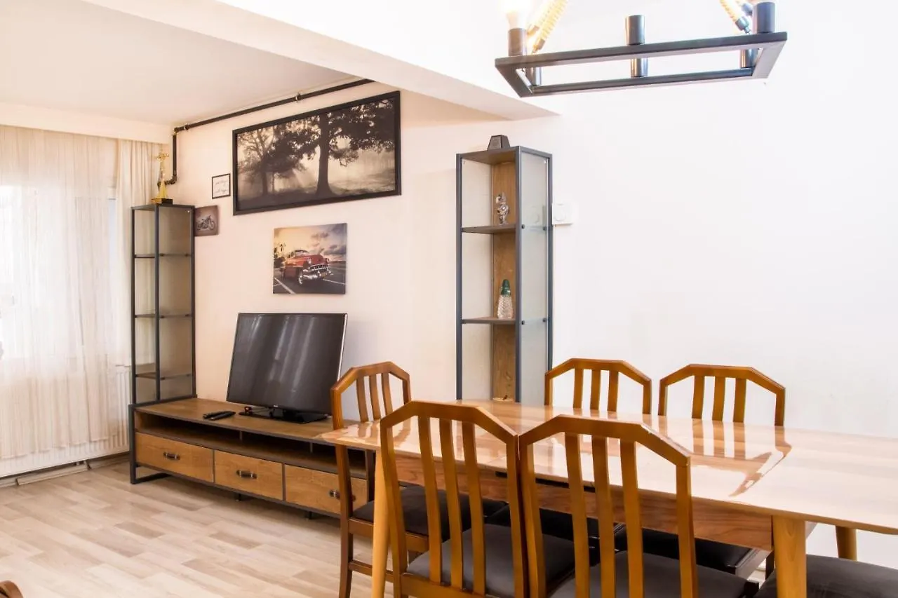 Chic And Convenient Flat In Izmir Apartment